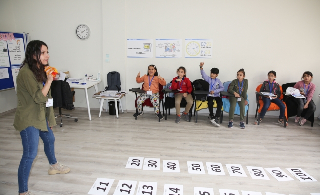 Çocuklara metotlarla dil eğitimi veriliyor