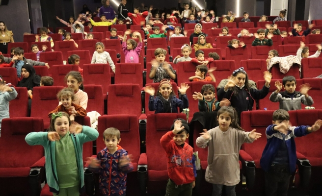 Çocuklar Doru animasyon çizgi filmini izledi