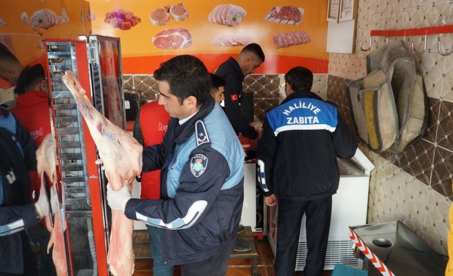 Haliliye’de zabıta kasaplarda hijyen denetimi yaptı