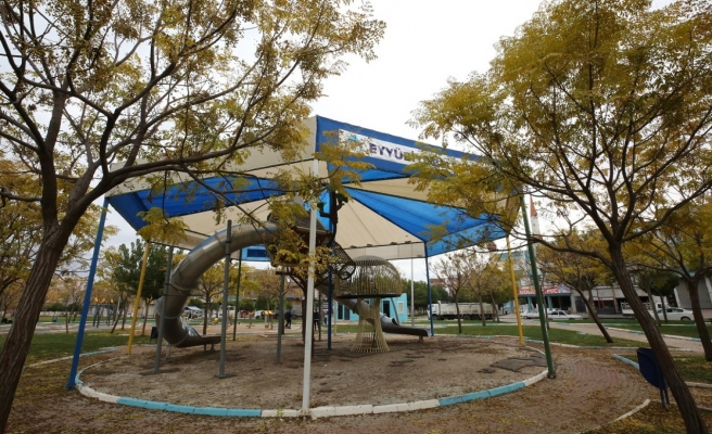 Eyyübiye’de parklardaki banklar revize ediliyor