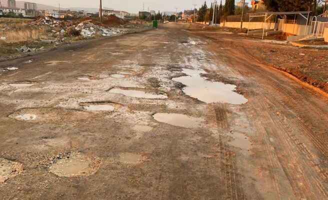 Okullar bölgesindeki çukurlu yol asfaltlanacak