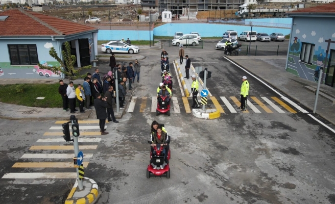 Urfa’da engelli öğrencilere trafik kuralları eğitimi
