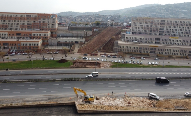 Büyükşehir’den okullar bölgesine üst geçit