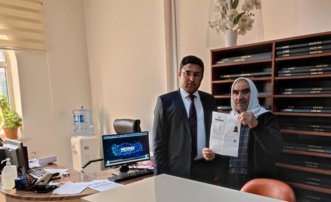 Viranşehir’de 63 yaşında kimlik sahibi oldu