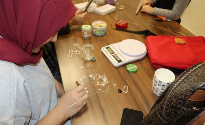 Urfa’daki kursta kadınlar takıları kendileri tasarlıyor