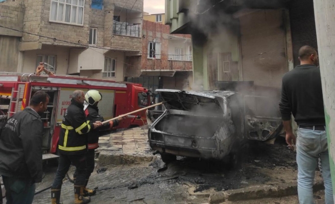 Haliliye’de park halindeki araçtaki yangını itfaiye söndürdü