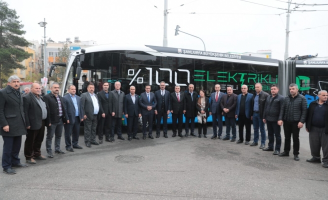 Troleybüs Şanlıurfa sokaklarında