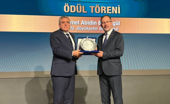 Büyükşehir Belediye Başkanı Beyazgül bir ödül daha aldı