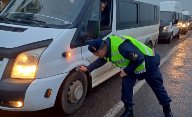 Jandarmadan Viranşehir ve Siverek'te okul servis araçlarında denetim