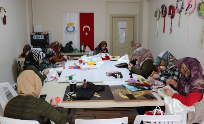 Başarılı olanlara sertifika veriliyor