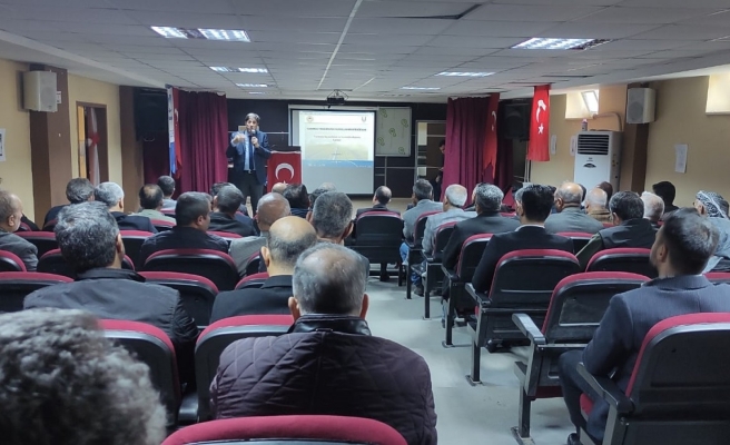 Bozova’da çiftçilere yönelik panel düzenlendi