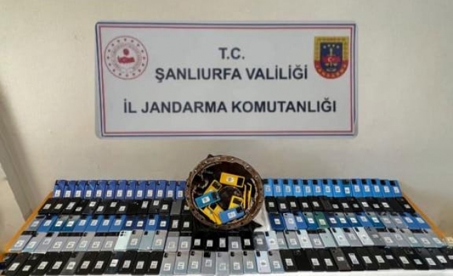 Viranşehir’de gümrük kaçağı cep telefonu operasyonu