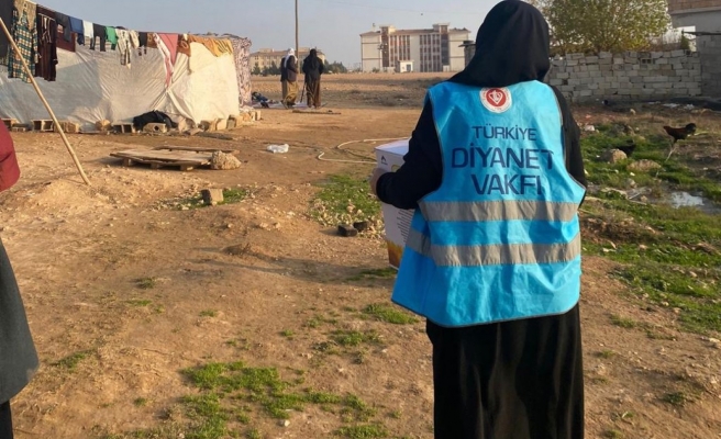 Soğuk kış günlerinde ihtiyaç sahiplerine gıda ve kömür desteği