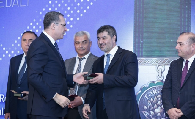 Urfalı iş insanına Azerbaycan'da madalya verildi