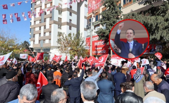 Erbakan’dan Urfa’da ‘balkon konuşması’