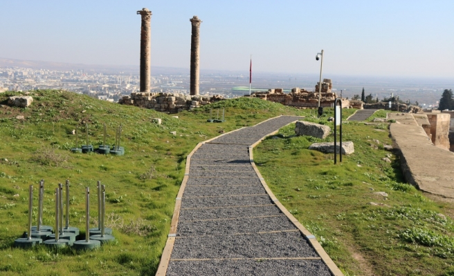 Urfa Kalesine yapılacak ziyaretler için yürüyüş yolu yapıldı