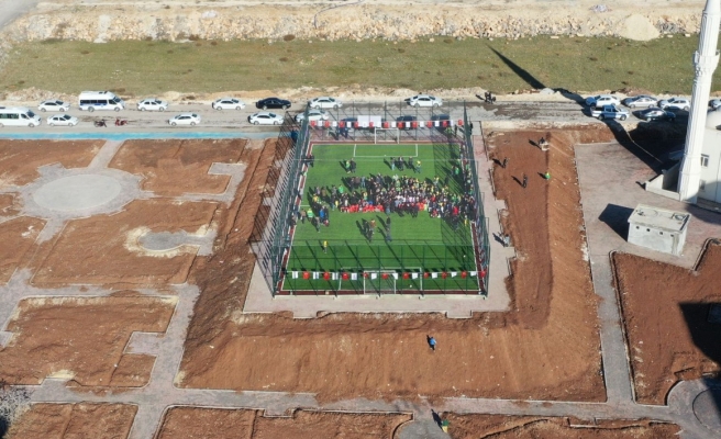 Karaköprü'de sentetik çim sahanın açılışı yapıldı