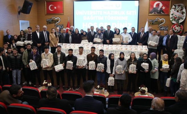 Haliliye’de yüzlerce öğrenciye kitap seti