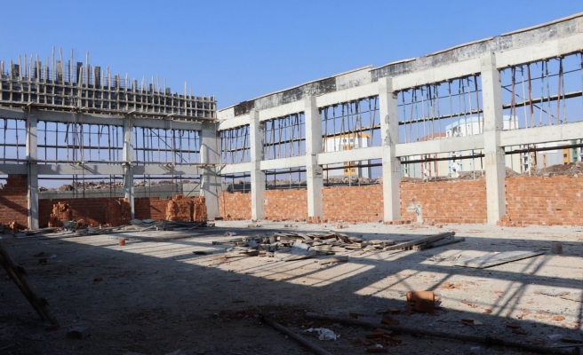 Karaköprü'de kapalı spor salonu inşaatı hızla yükseliyor