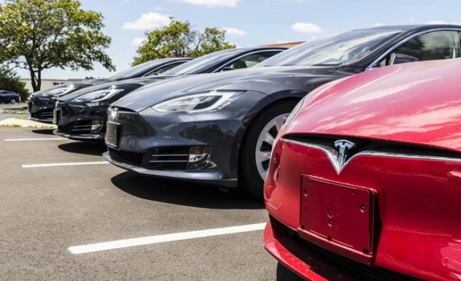 Bakanlıktan sıfır kilometre araç stokçuluğuna inceleme