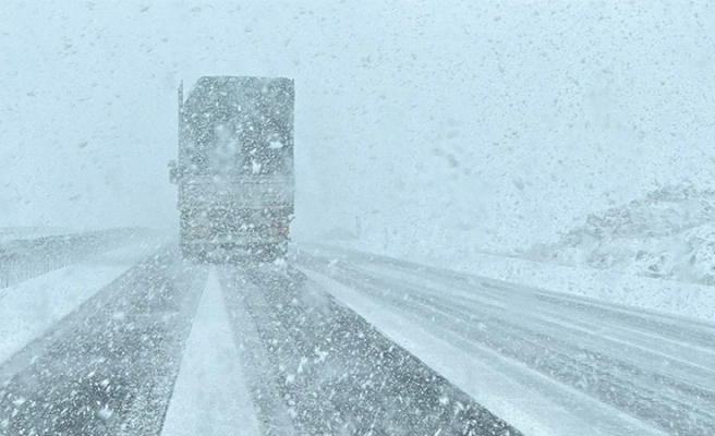 Siverek’te yoğun kar yağışı ulaşımı olumsuz etkiledi