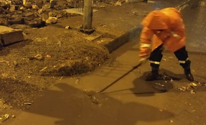 Viranşehir’de etkili yağış ekipleri harekete geçirdi