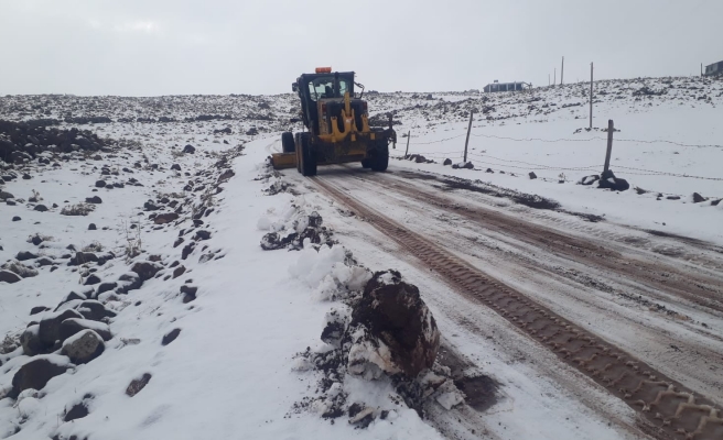 Büyükşehir, Siverek Karacadağ Bölgesi’nde karla mücadele ediyor