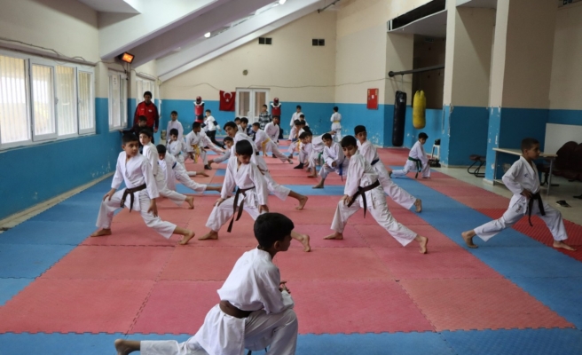 Geleceğin sporcularını yetiştiriyorlar