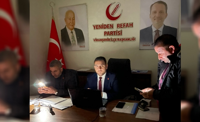 Viranşehir'de karanlıkta parti toplantısına isyan: Yeter!