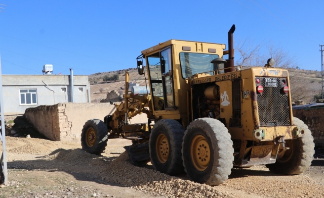 Karaköprü’de kırsal Kuşluca Mahallesinde yol çalışması