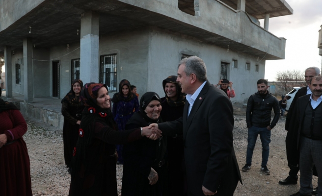 Başkan Beyazgül tarım işçisi aileyi ziyaret etti