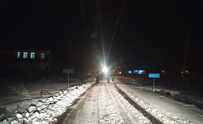 Şanlıurfa’da karla mücadele gece boyu sürdü