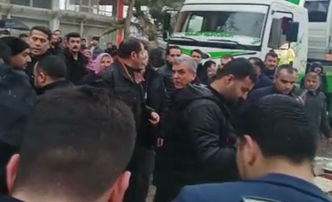 Vali Ayhan ve Başkan Beyazgül enkaz bölgesinde!