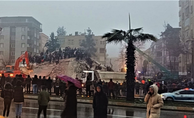 Kahramanmaraş'ta 7,4 büyüklüğünde deprem! Bilanço ağır