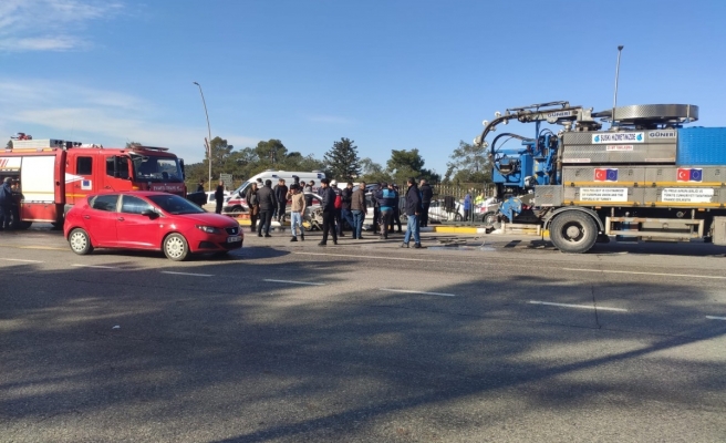 Urfa’da kontrolünü kaybeden sürücü bariyerlere çarparak durabildi - EK