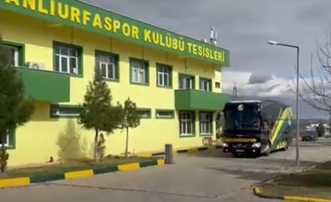 Şanlıurfaspor’un yardım dolu takım otobüsü depremzedeler için yola çıktı