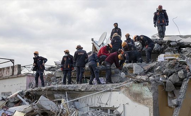 Deprem bölgesindeki öğrenciler için devam şartı aranmayacak