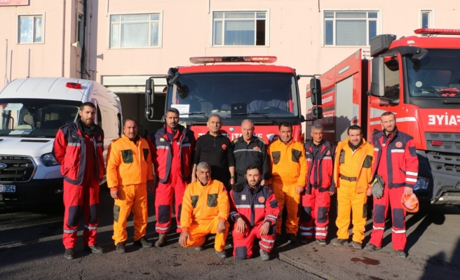 Şanlıurfalı itfaiye erleri arama kurtarma çalışmaları için Adıyaman'da
