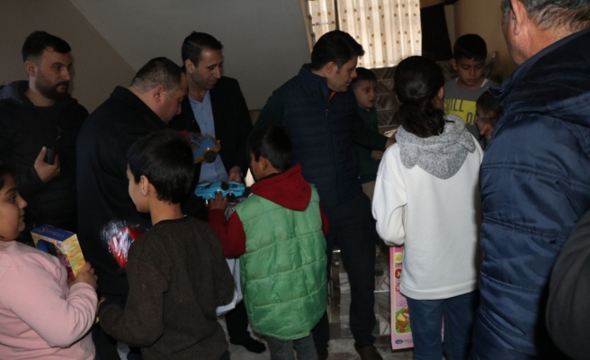 Kaymakam Çengel ve Başkan Ekinci, depremzedelere moral verdi