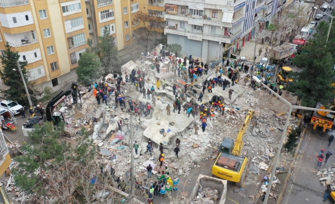 Binaları yıkılan müteahhitlere yurt dışı yasağı konulsun talebi