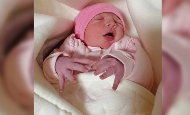 Urfa'da spor salonuna sığınan depremzede ailenin bebeği dünyaya geldi