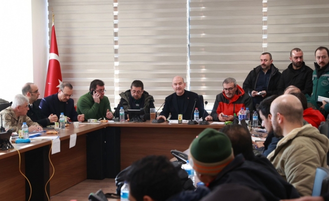 Bakan Soylu, Maraş'ta konuştu: Elinizde ne kadar malzeme varsa gönderin