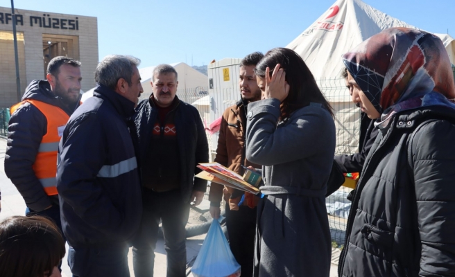 Büyükşehir çadırlarda kalan depremzedeleri yalnız bırakmıyor