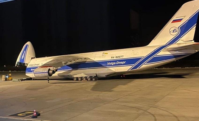 Dünyanın en büyük kargo uçağı depremzedeler için Şanlıurfa'ya geldi