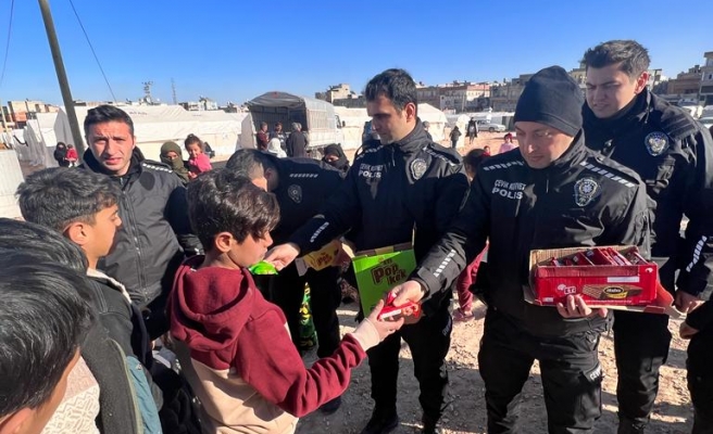 Şanlıurfa’da polis, depremzede çocukları eğlendirdi