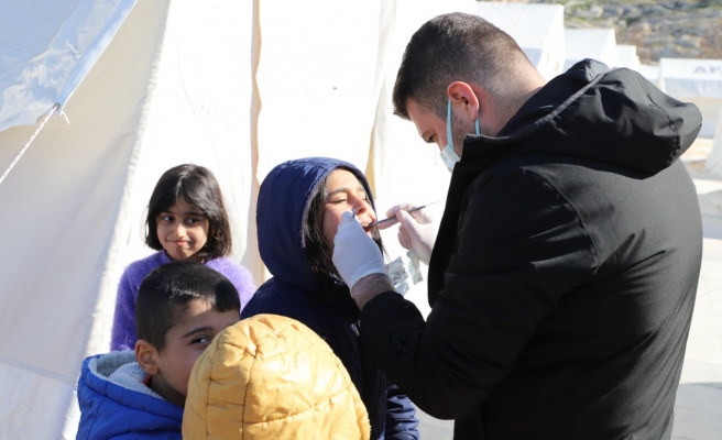 Depremzedelere ağız ve diş taraması yapıldı
