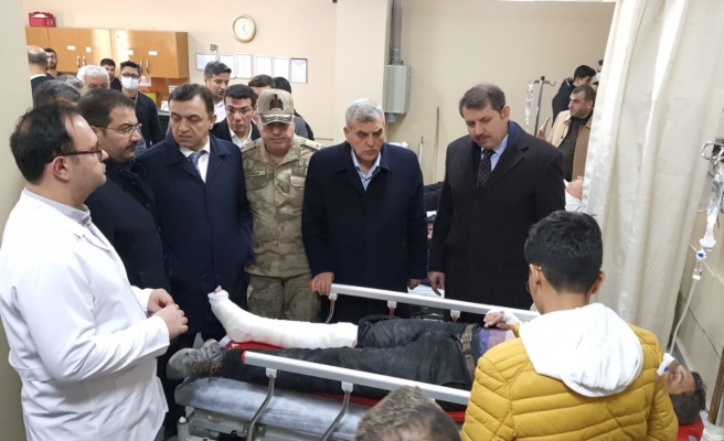 Patlamada yaralananları hastanede ziyaret ettiler