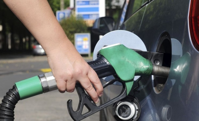 Benzinde indirim pompaya yansıdı