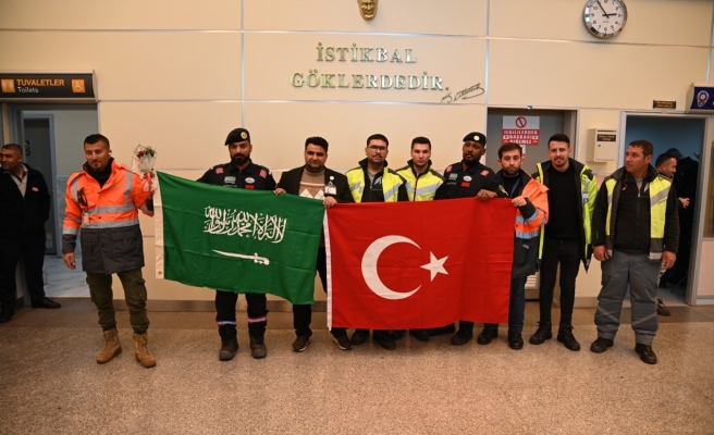 Deprem bölgesine gelen yardım ekipleri ülkelerine dönüyor