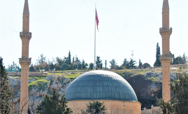 Şanlıurfa’da depremde camiler de hasar gördü